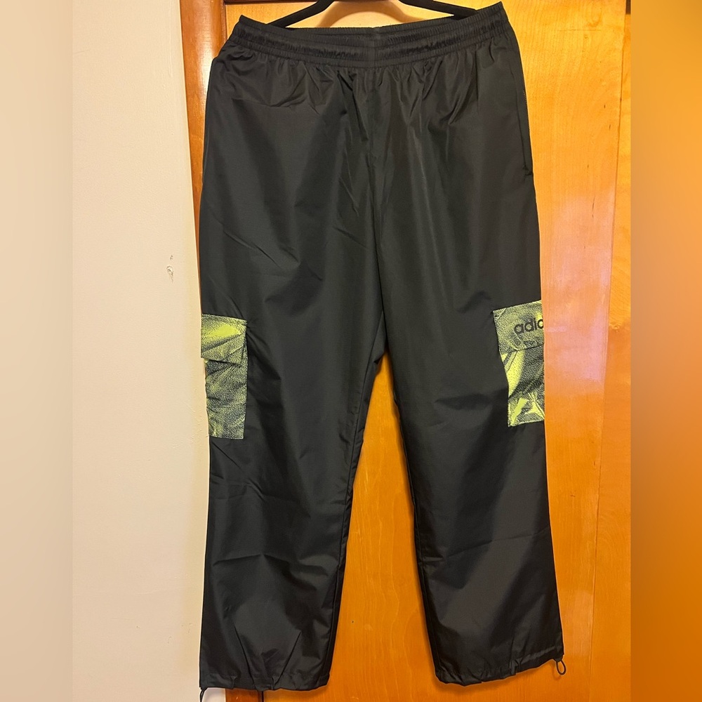 Adidas Cargo Pants size Large Black